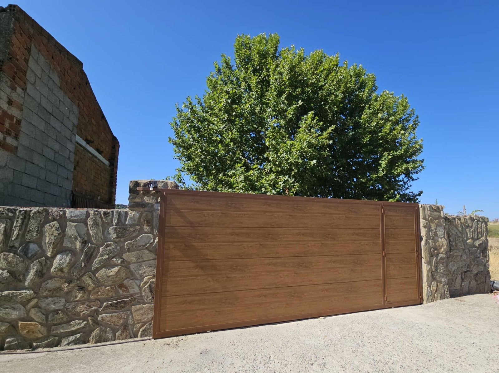 Puerta de garaje batiente